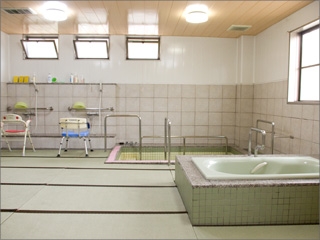 介護センター赤い屋根 介護浴室